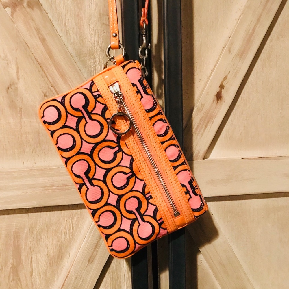 Coach Poppy Wristlet - Picture 5 of 8